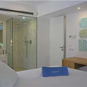 5 bedroom luxury villa with infinity pool, sea views and tennis court near Chania, sleeps 10